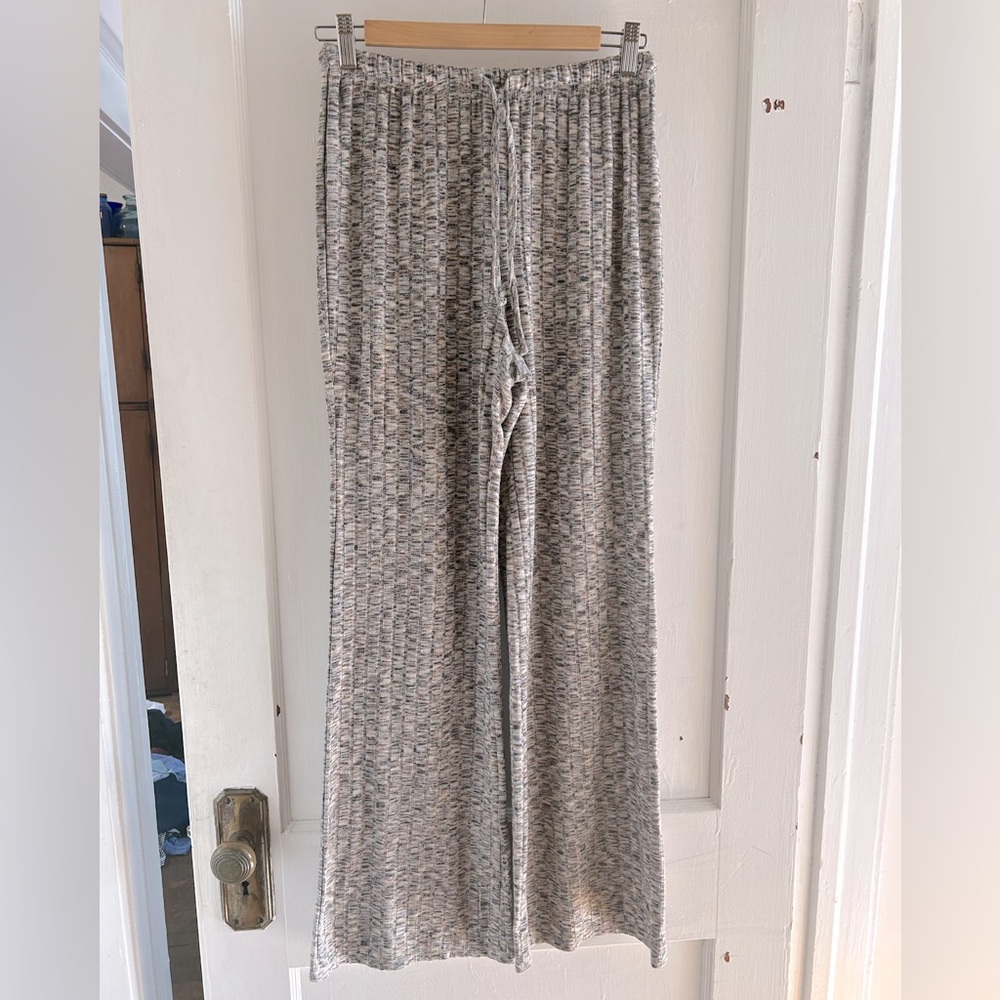 Flowing knit lounge pants